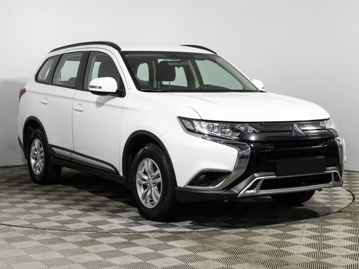 Mitsubishi Outlander с пробегом — 2022 год. Фото: #2