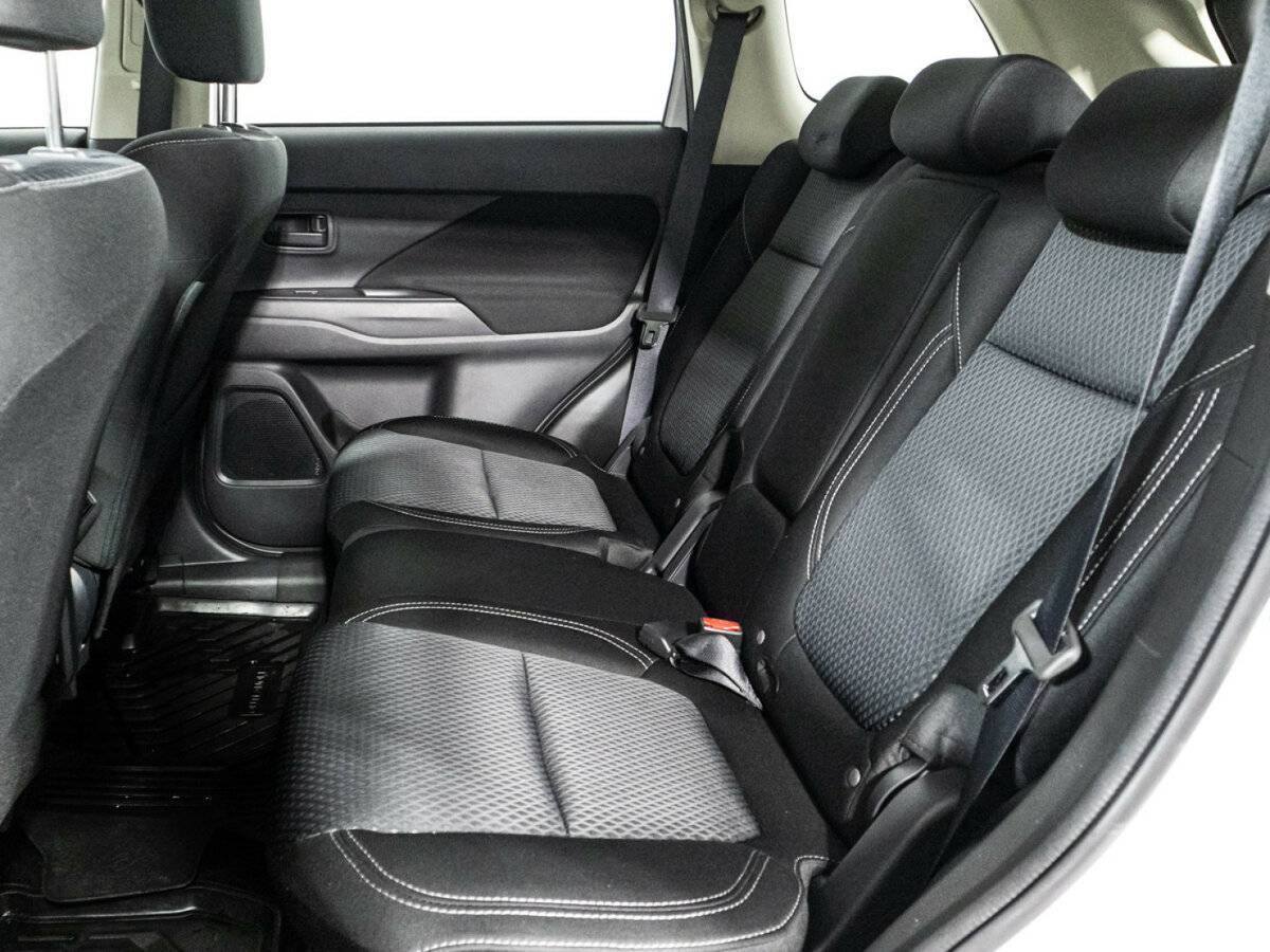 Mitsubishi Outlander с пробегом — 2022 год. Фото: #9