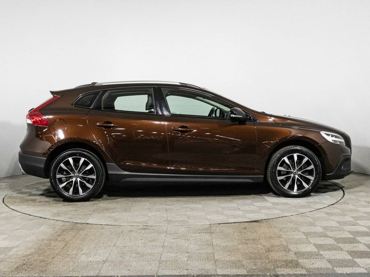 Volvo V40 Cross Country с пробегом — 2019 год. Фото: #3