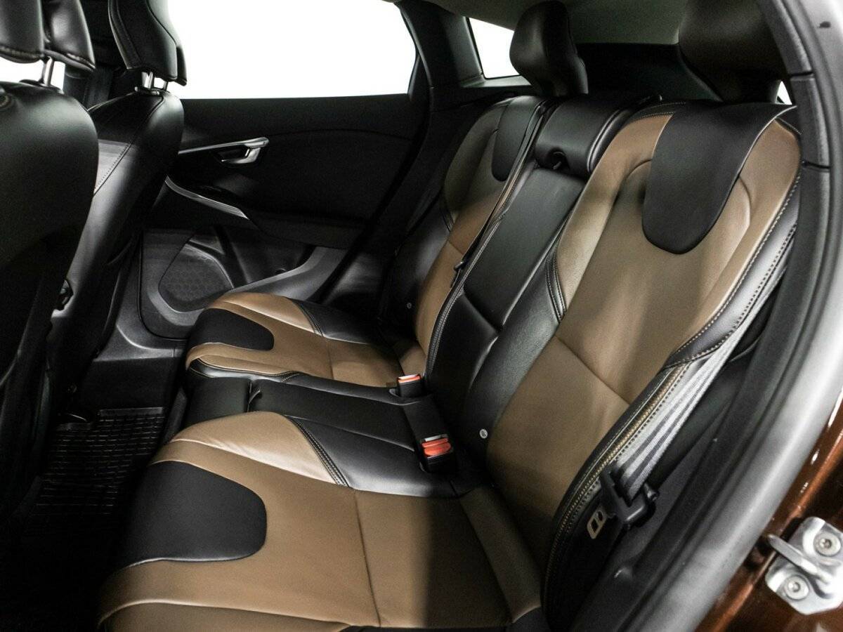 Volvo V40 Cross Country с пробегом — 2019 год. Фото: #9