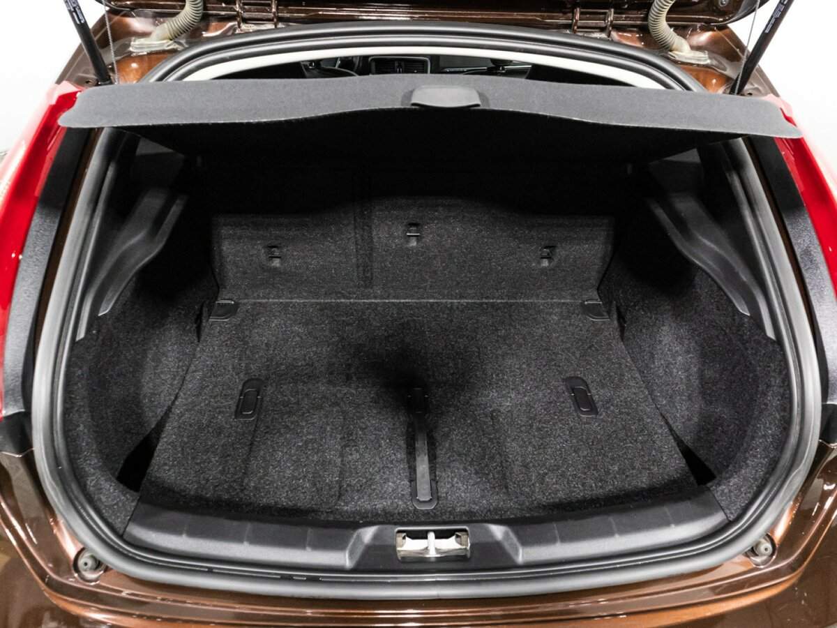 Volvo V40 Cross Country с пробегом — 2019 год. Фото: #14