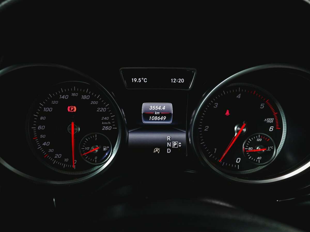 Mercedes-Benz GLE Coupe с пробегом — 2015 год. Фото: #10