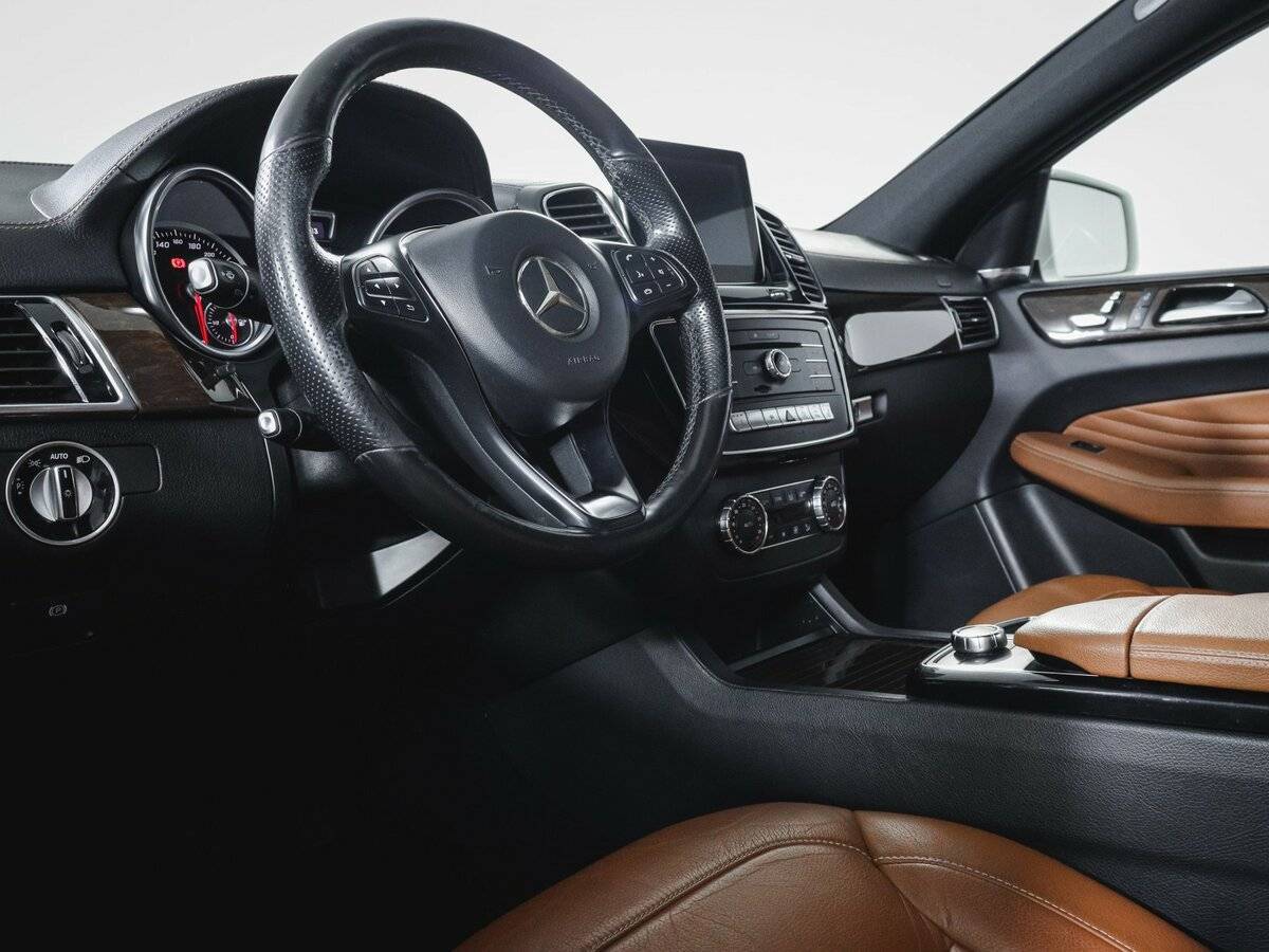 Mercedes-Benz GLE Coupe с пробегом — 2015 год. Фото: #13