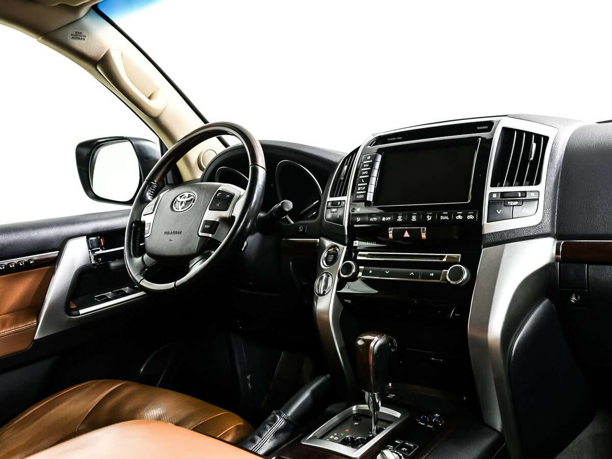 Toyota Land Cruiser с пробегом — 2014 год. Фото: #8