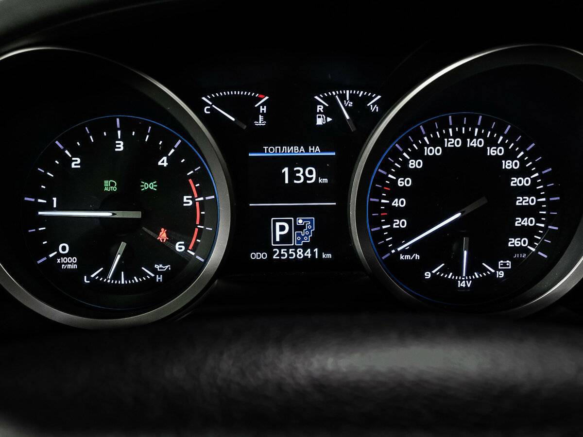 Toyota Land Cruiser с пробегом — 2014 год. Фото: #9