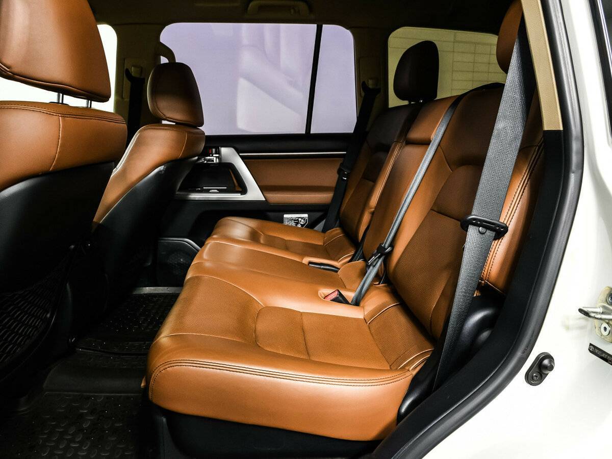 Toyota Land Cruiser с пробегом — 2014 год. Фото: #11