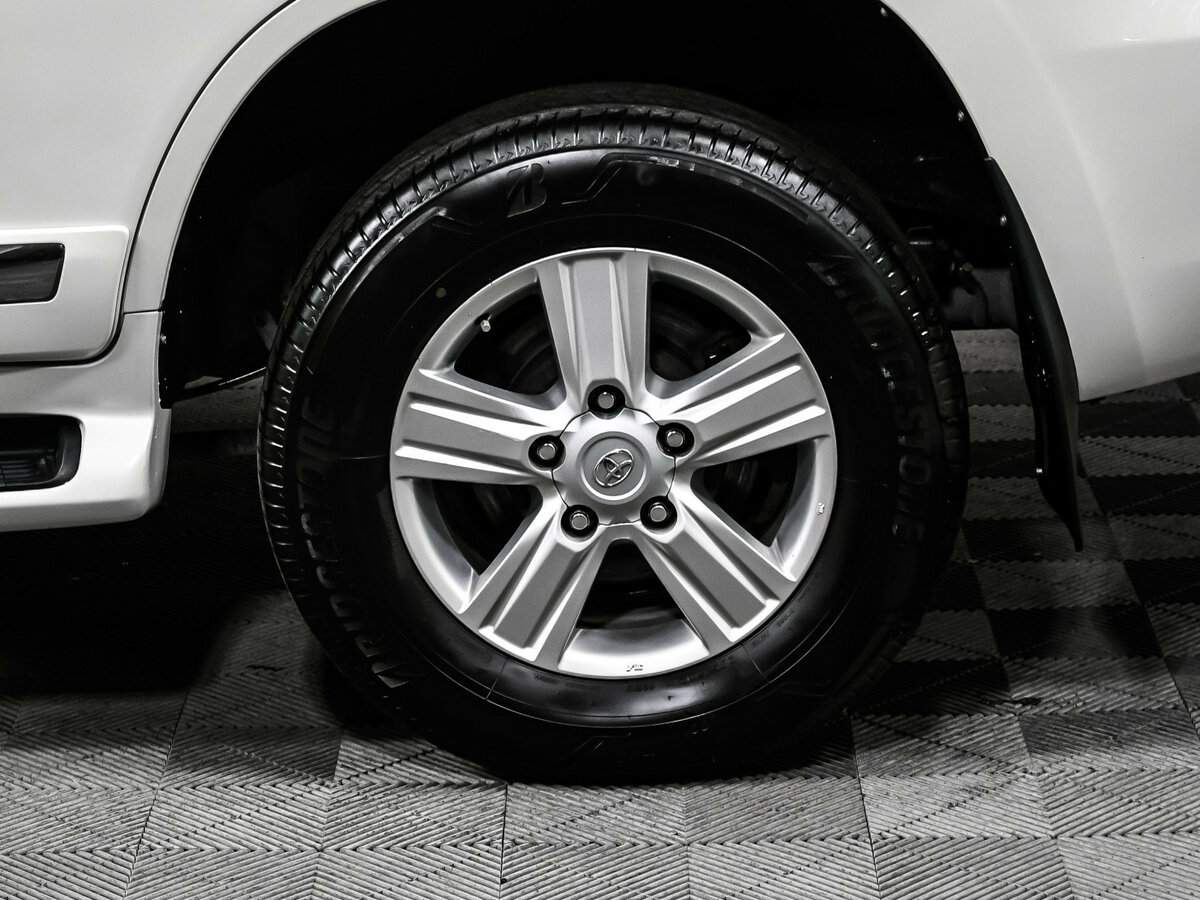 Toyota Land Cruiser с пробегом — 2014 год. Фото: #13