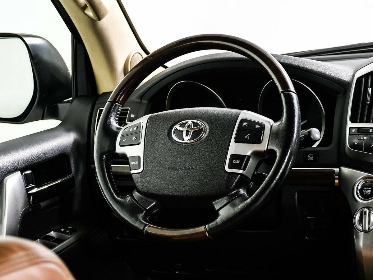 Toyota Land Cruiser с пробегом — 2014 год. Фото: #14