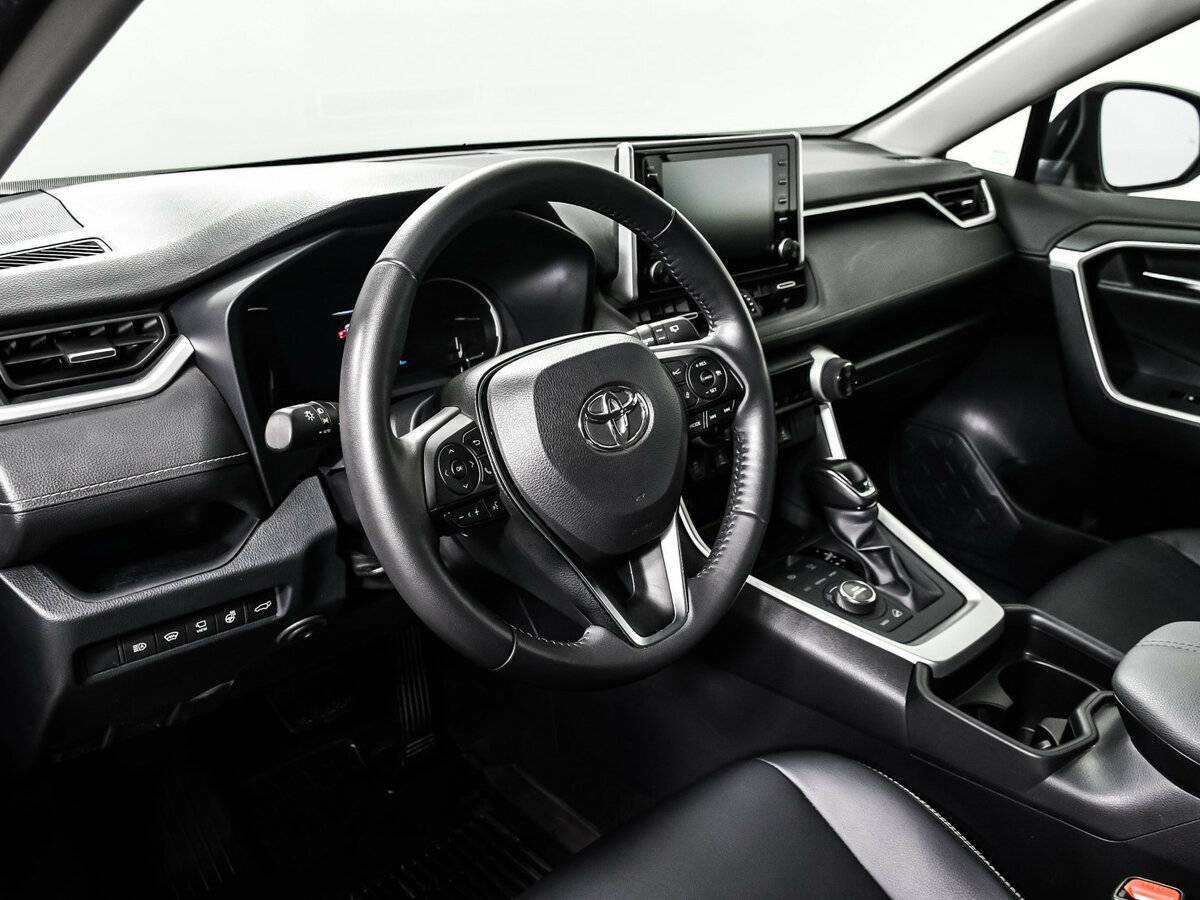 Toyota RAV4 с пробегом — 2021 год. Фото: #12
