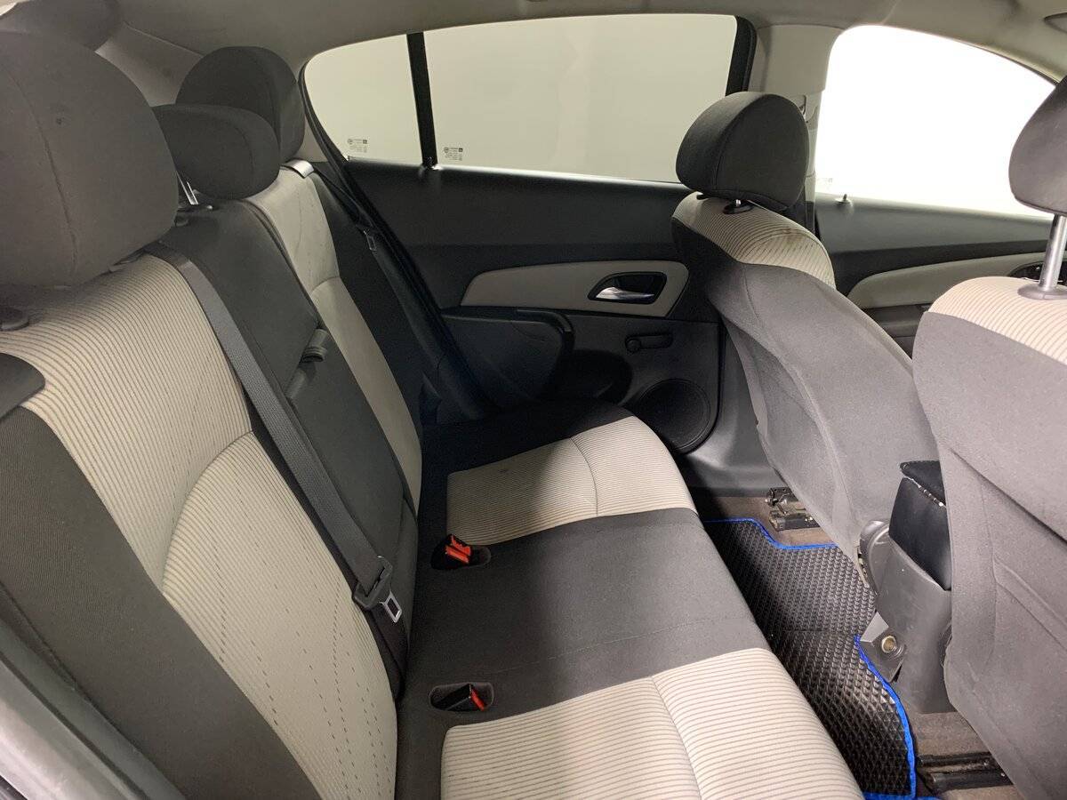 Chevrolet Cruze с пробегом — 2012 год. Фото: #16