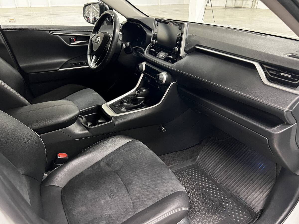 Toyota RAV4 с пробегом — 2021 год. Фото: #10