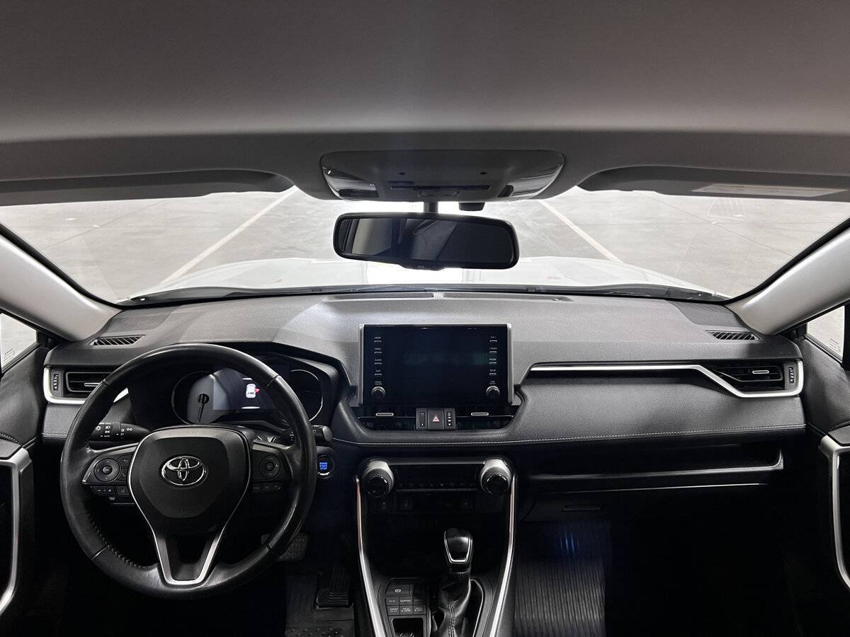 Toyota RAV4 с пробегом — 2021 год. Фото: #13