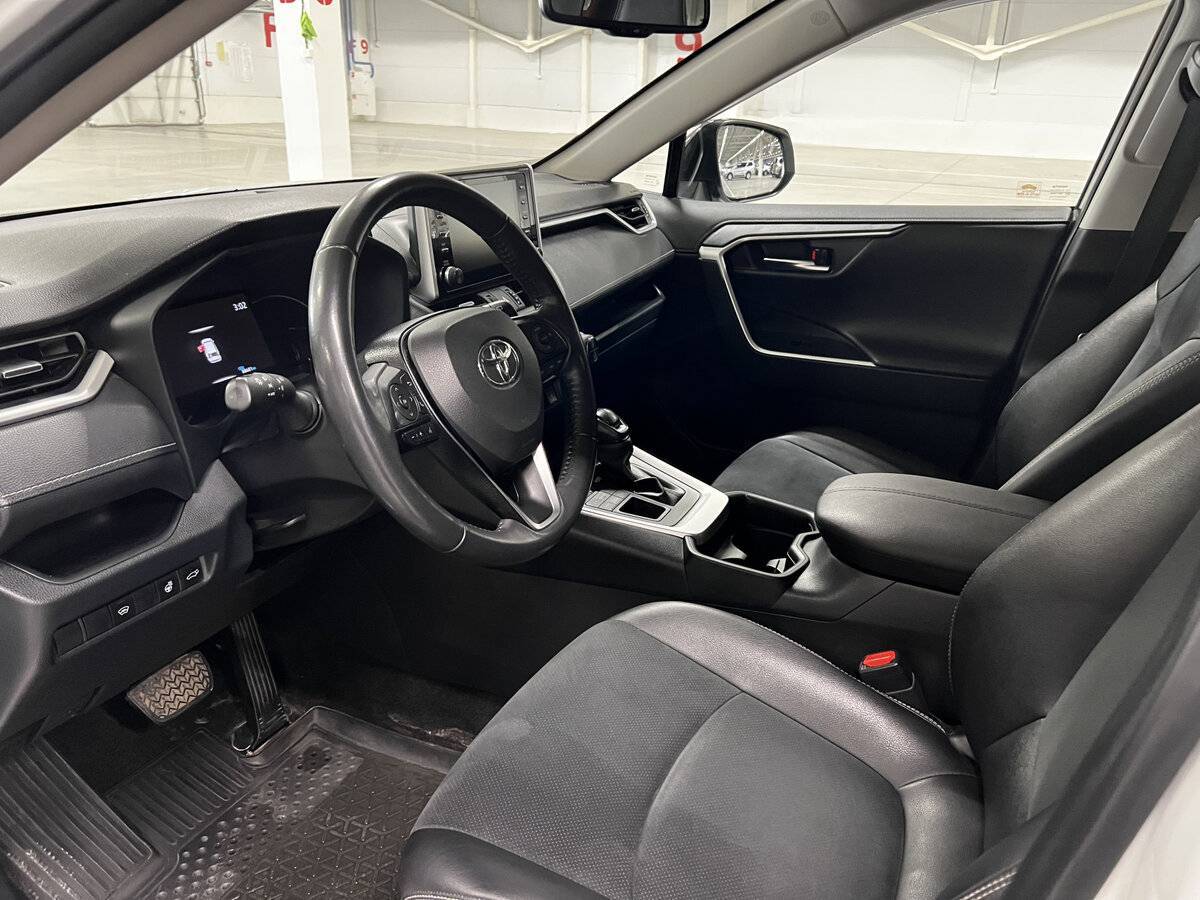 Toyota RAV4 с пробегом — 2021 год. Фото: #15