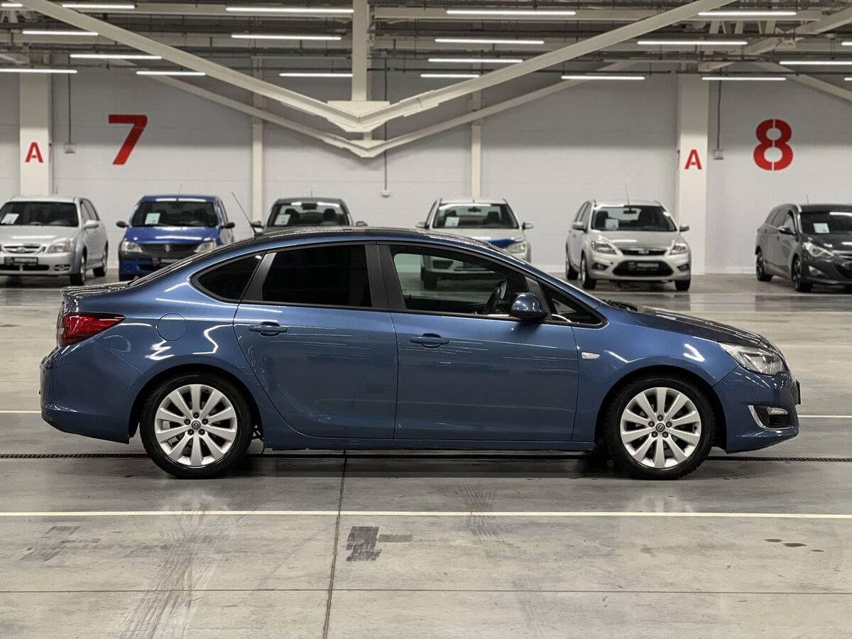 Opel Astra с пробегом — 2013 год. Фото: #3