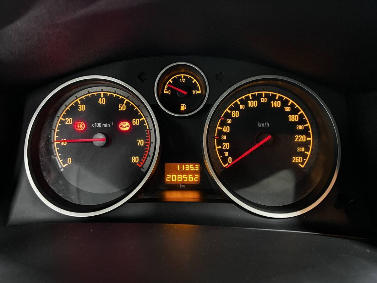 Opel Astra с пробегом — 2008 год. Фото: #12