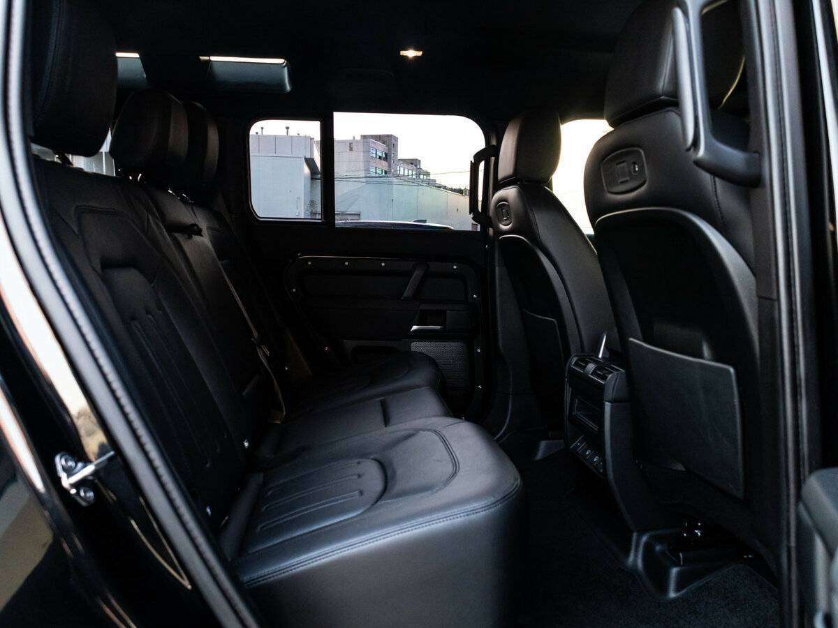 Land Rover Defender с пробегом — 2021 год. Фото: #19