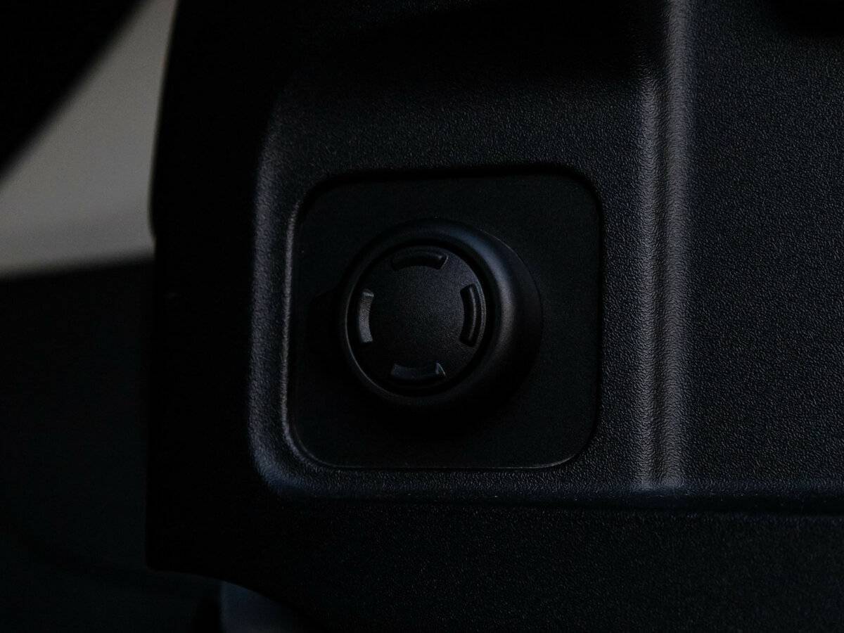 Land Rover Defender с пробегом — 2021 год. Фото: #23