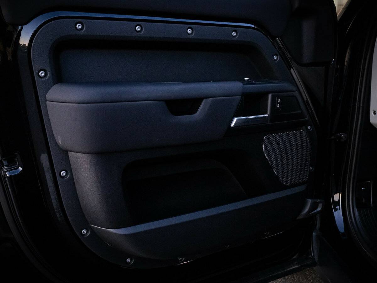Land Rover Defender с пробегом — 2021 год. Фото: #24