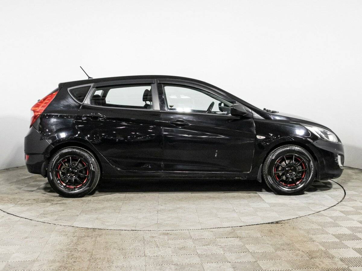 Hyundai Solaris с пробегом — 2011 год. Фото: #3