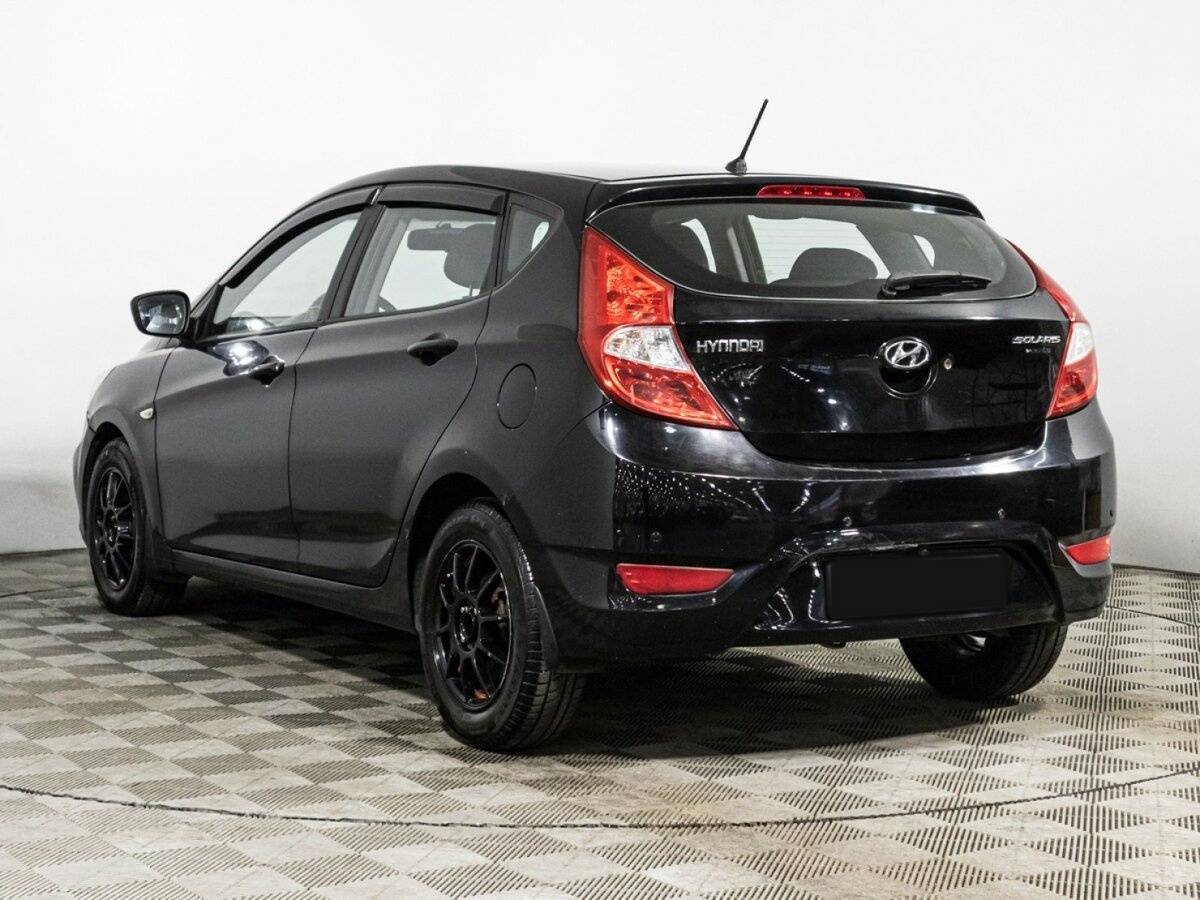 Hyundai Solaris с пробегом — 2011 год. Фото: #6
