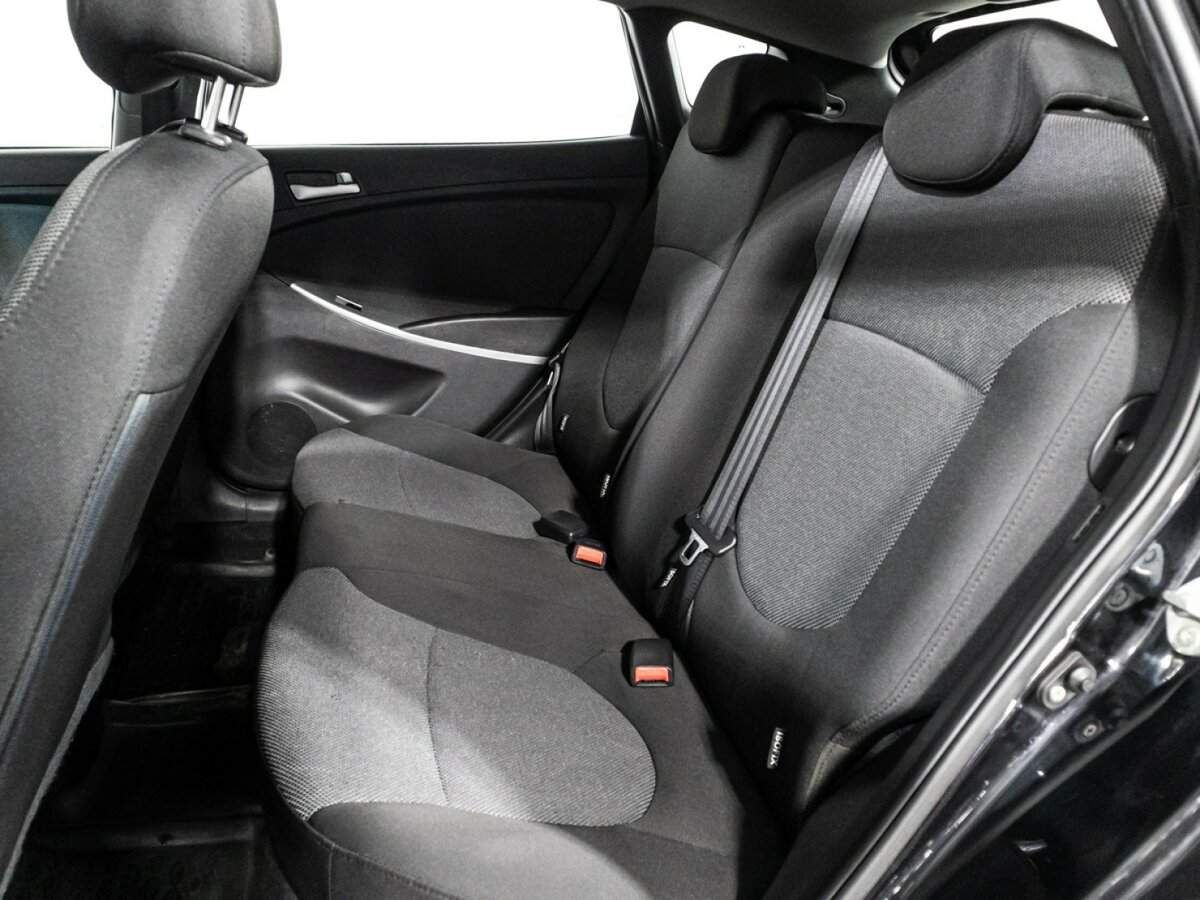 Hyundai Solaris с пробегом — 2011 год. Фото: #9