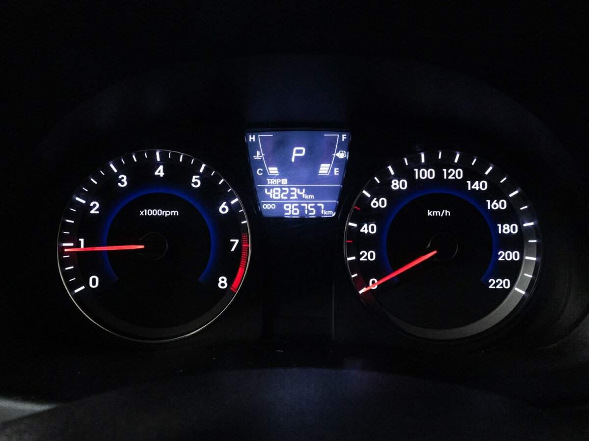 Hyundai Solaris с пробегом — 2011 год. Фото: #11