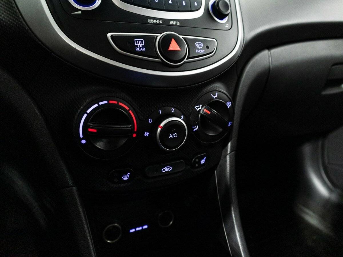 Hyundai Solaris с пробегом — 2011 год. Фото: #13