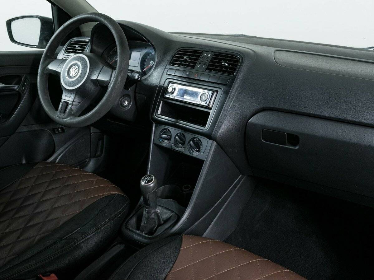 Volkswagen Polo с пробегом — 2011 год. Фото: #7