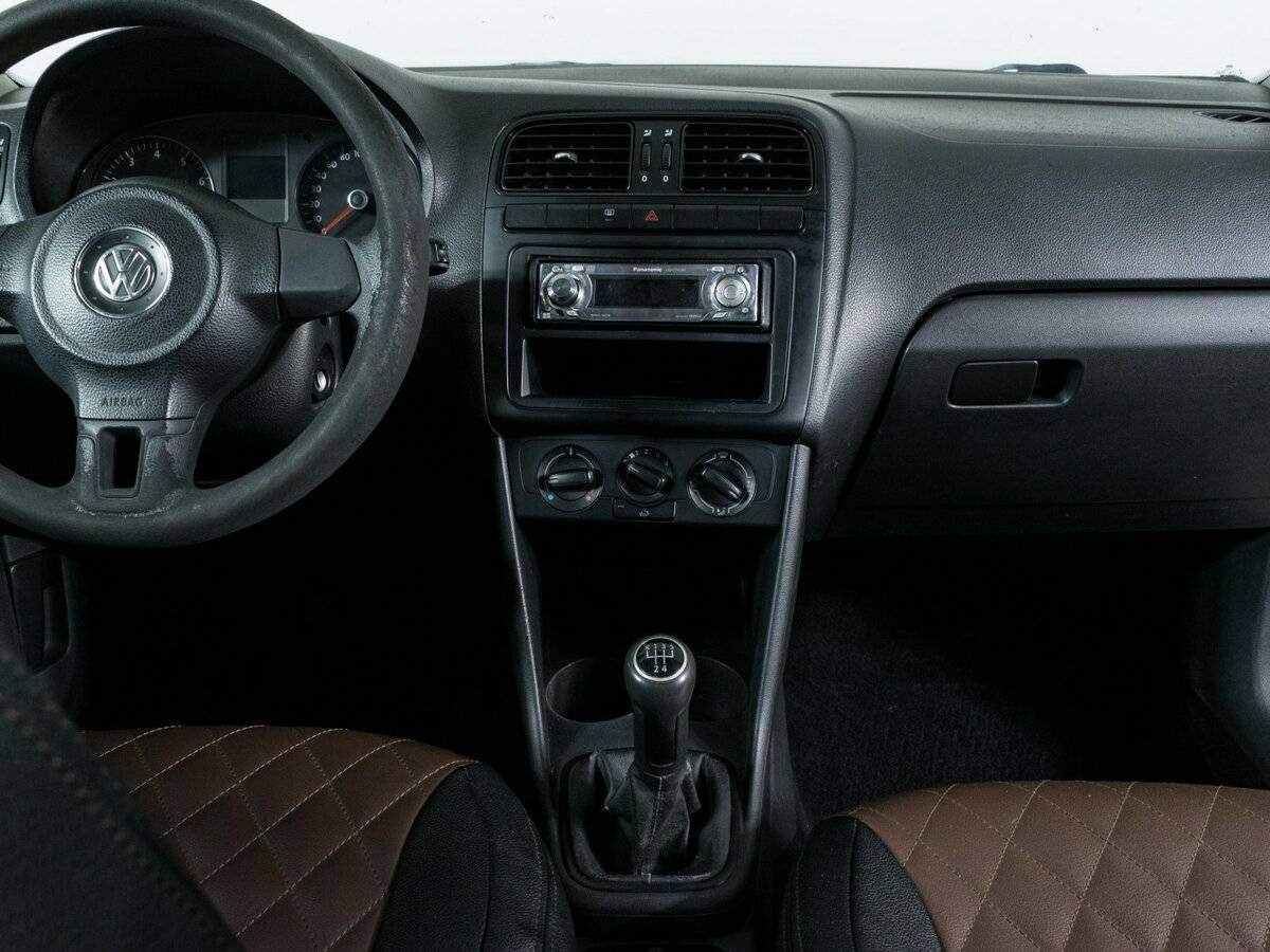 Volkswagen Polo с пробегом — 2011 год. Фото: #8