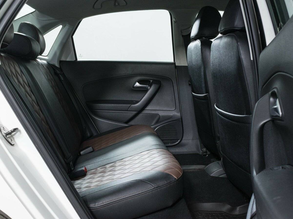 Volkswagen Polo с пробегом — 2011 год. Фото: #9