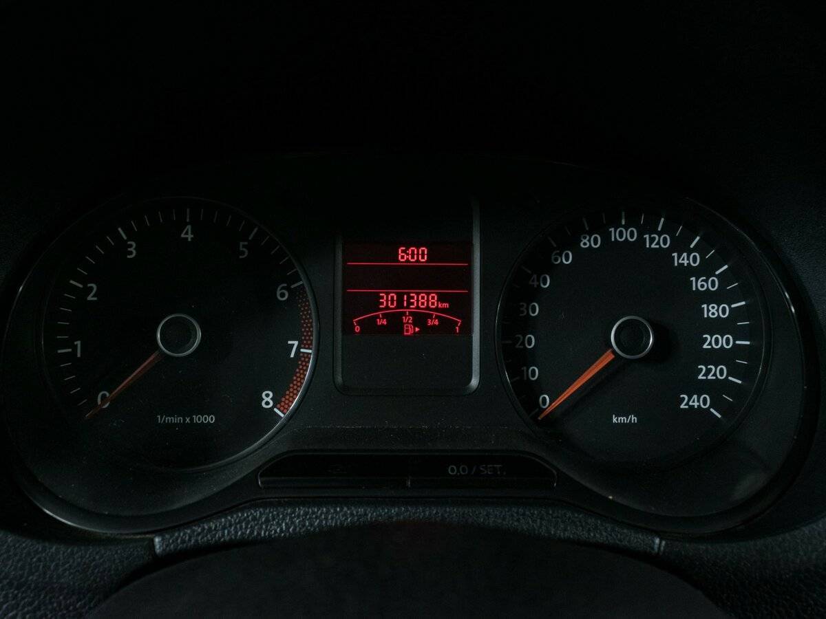 Volkswagen Polo с пробегом — 2011 год. Фото: #10