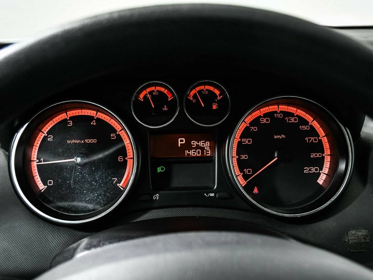 Peugeot 408 с пробегом — 2012 год. Фото: #9