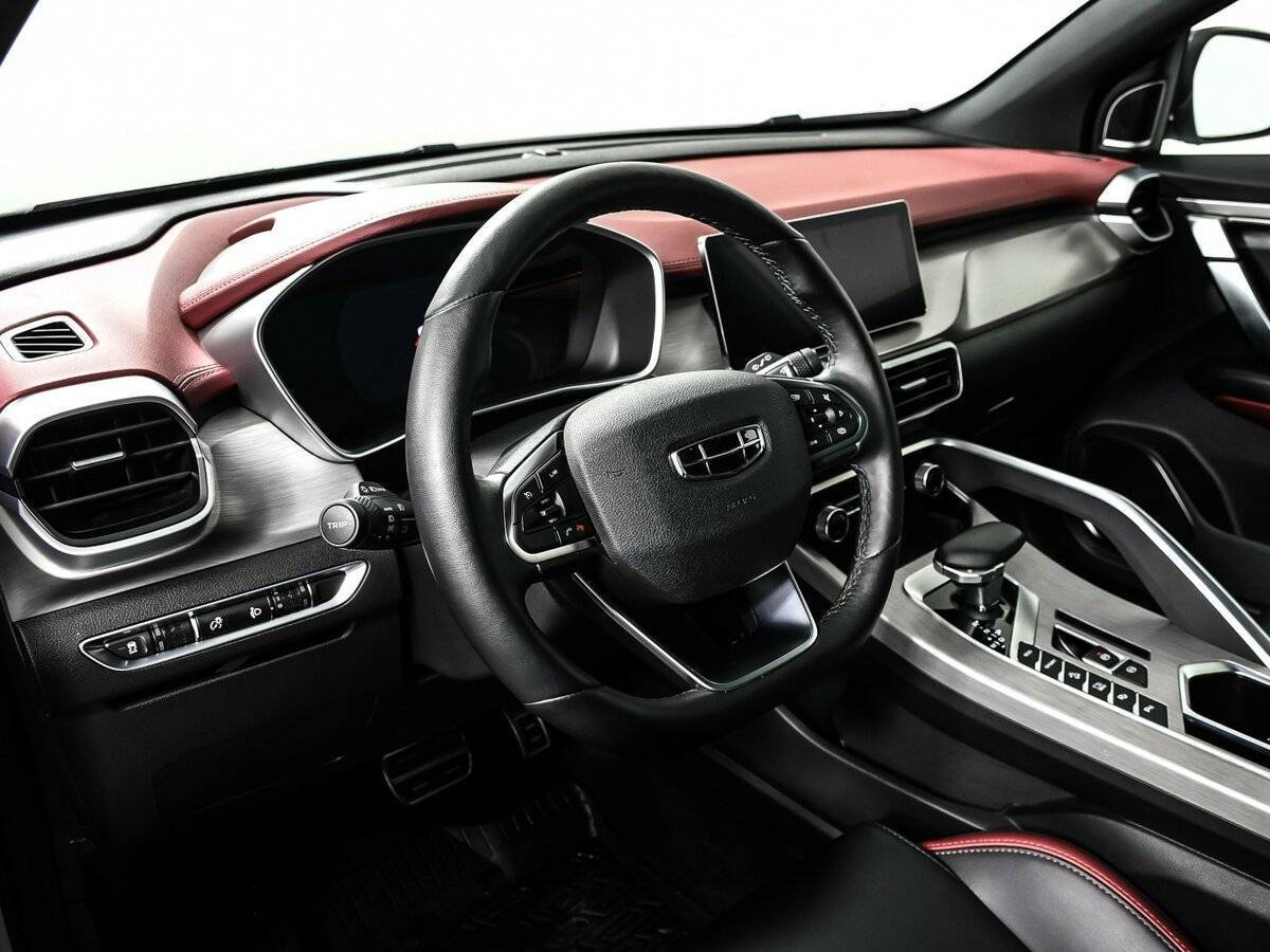 Geely Coolray с пробегом — 2023 год. Фото: #12