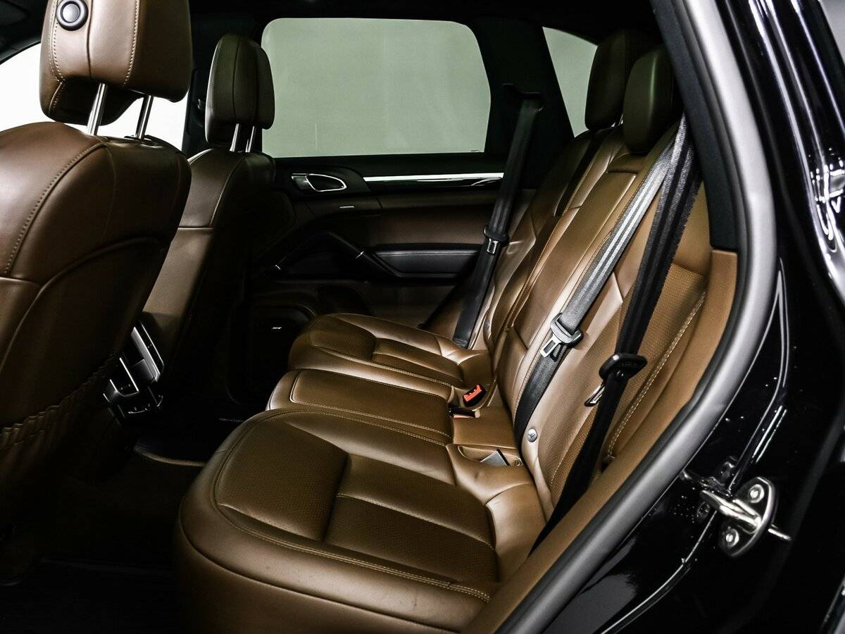 Porsche Cayenne с пробегом — 2015 год. Фото: #11