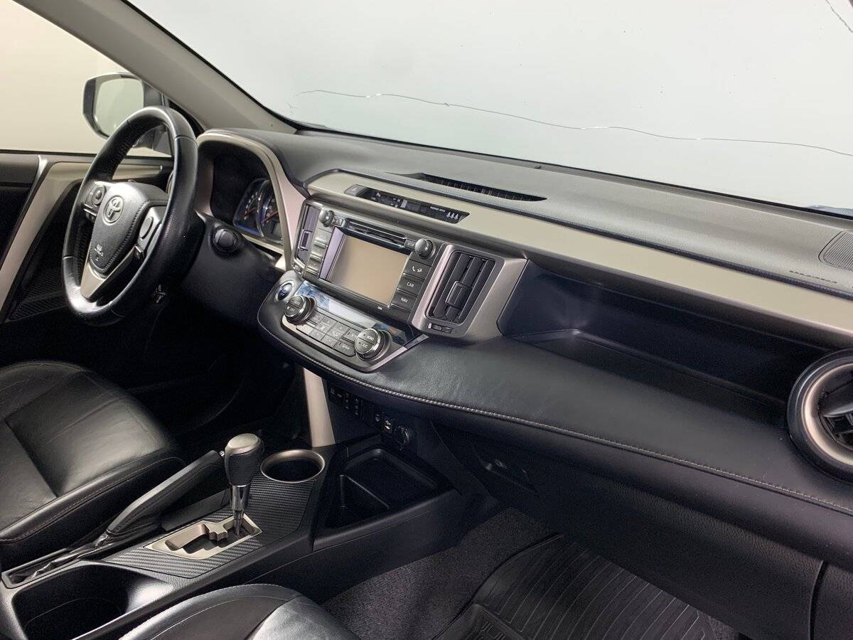 Toyota RAV4 с пробегом — 2013 год. Фото: #12