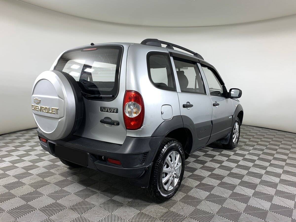 Chevrolet Niva с пробегом — 2011 год. Фото: #4
