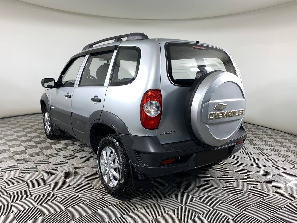 Chevrolet Niva с пробегом — 2011 год. Фото: #6