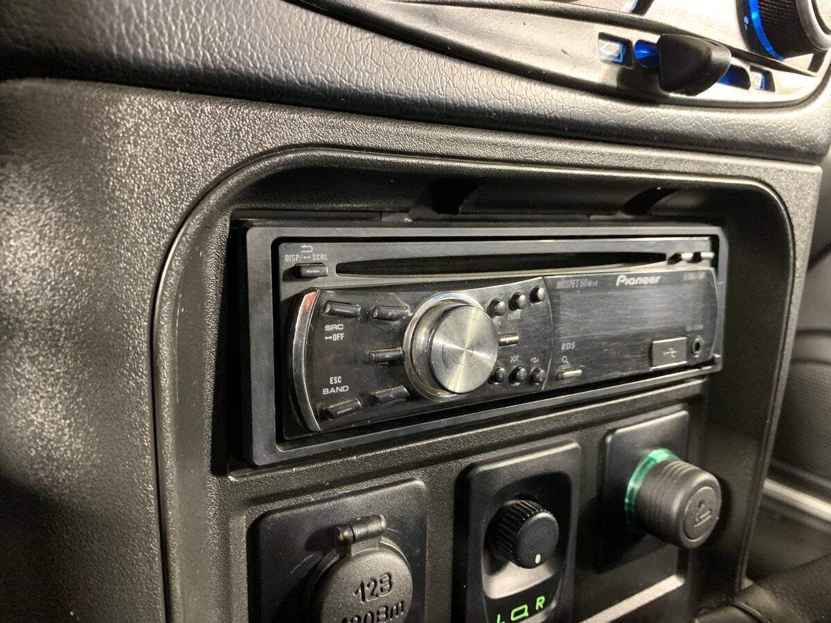 Chevrolet Niva с пробегом — 2011 год. Фото: #14