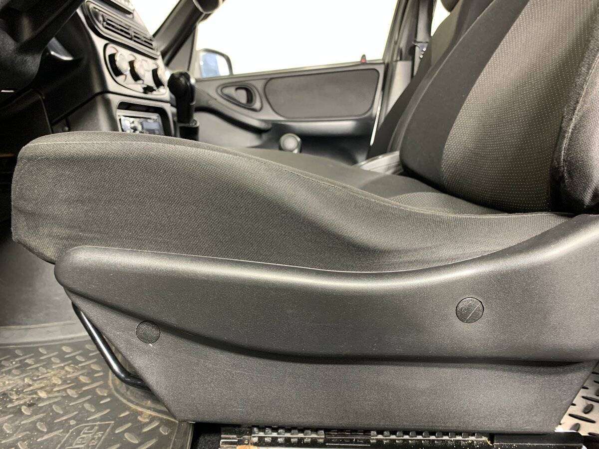 Chevrolet Niva с пробегом — 2011 год. Фото: #15