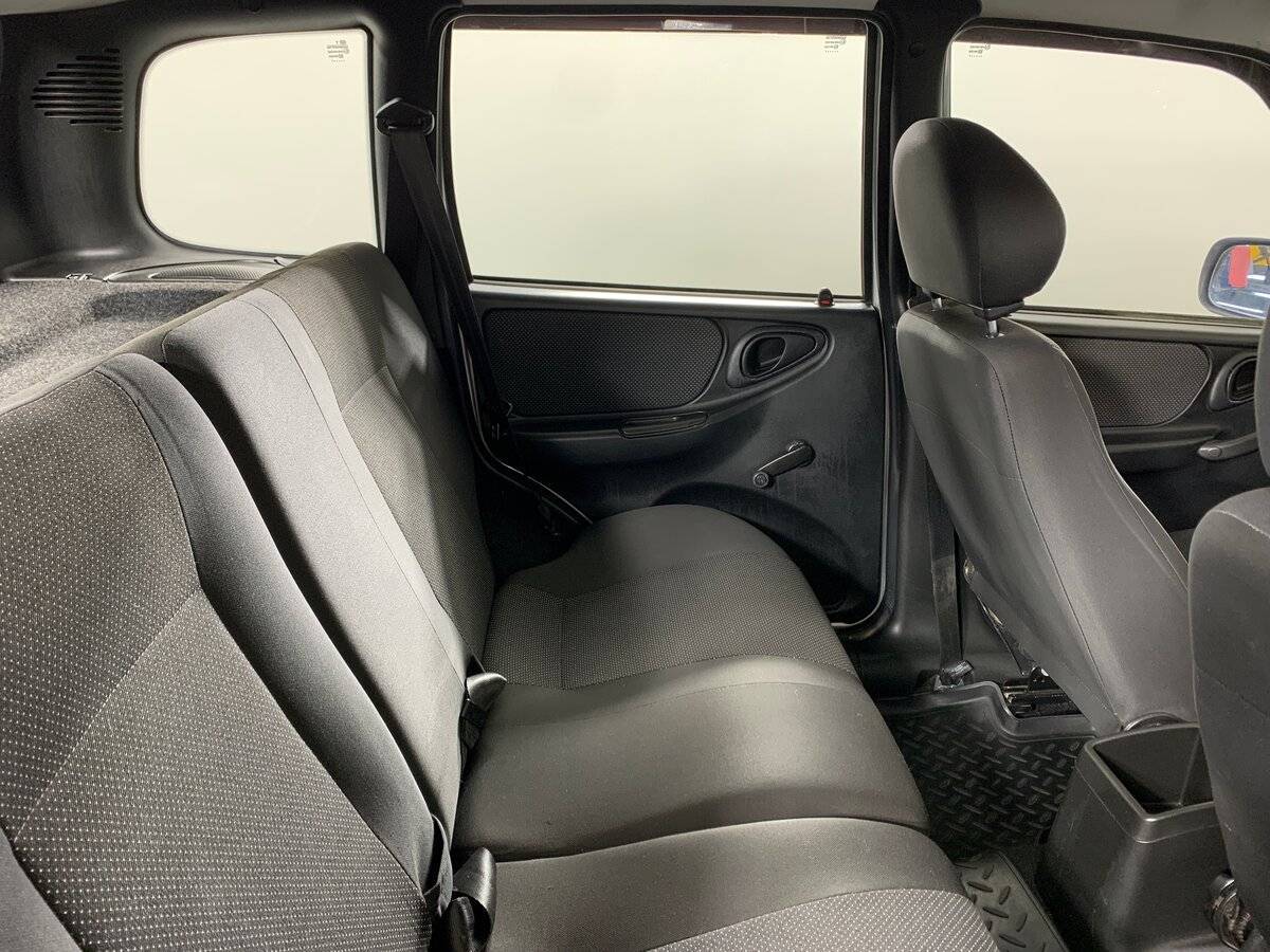 Chevrolet Niva с пробегом — 2011 год. Фото: #16