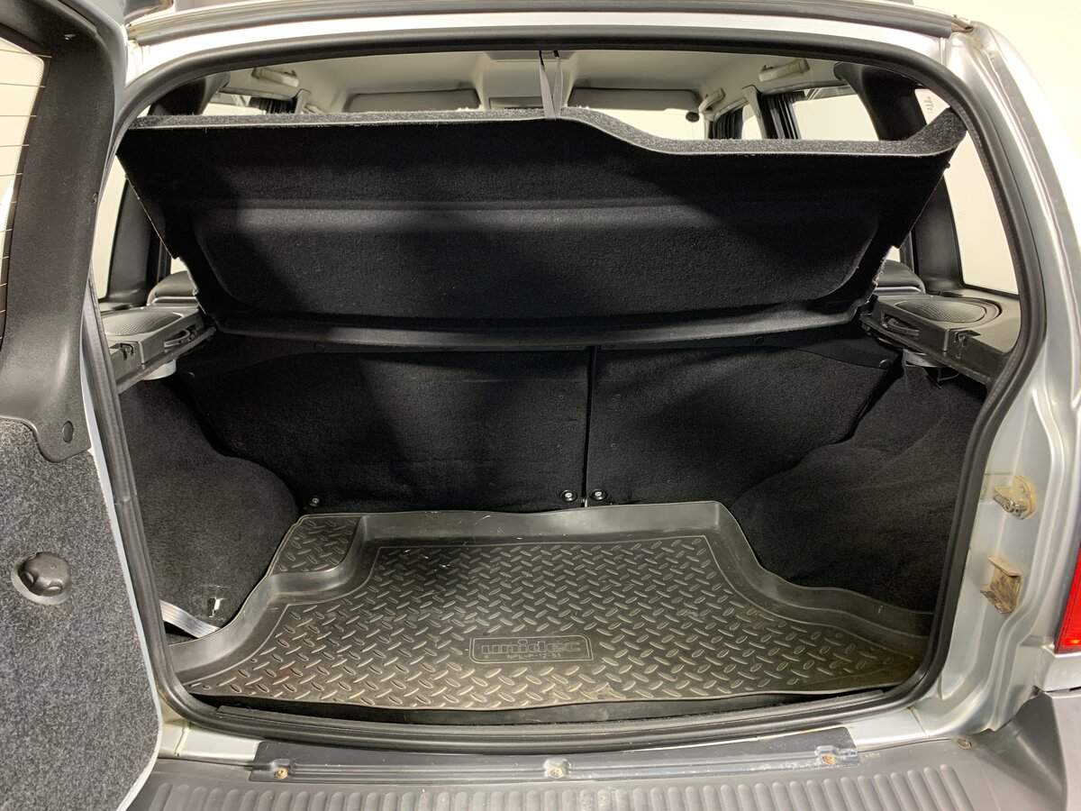 Chevrolet Niva с пробегом — 2011 год. Фото: #18