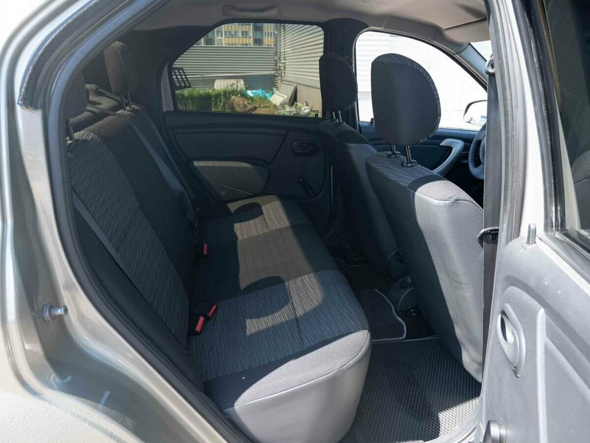 Renault Logan с пробегом — 2010 год. Фото: #10