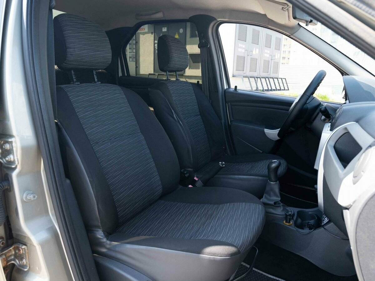 Renault Logan с пробегом — 2010 год. Фото: #12