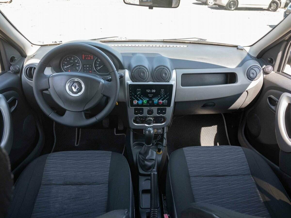 Renault Logan с пробегом — 2010 год. Фото: #13