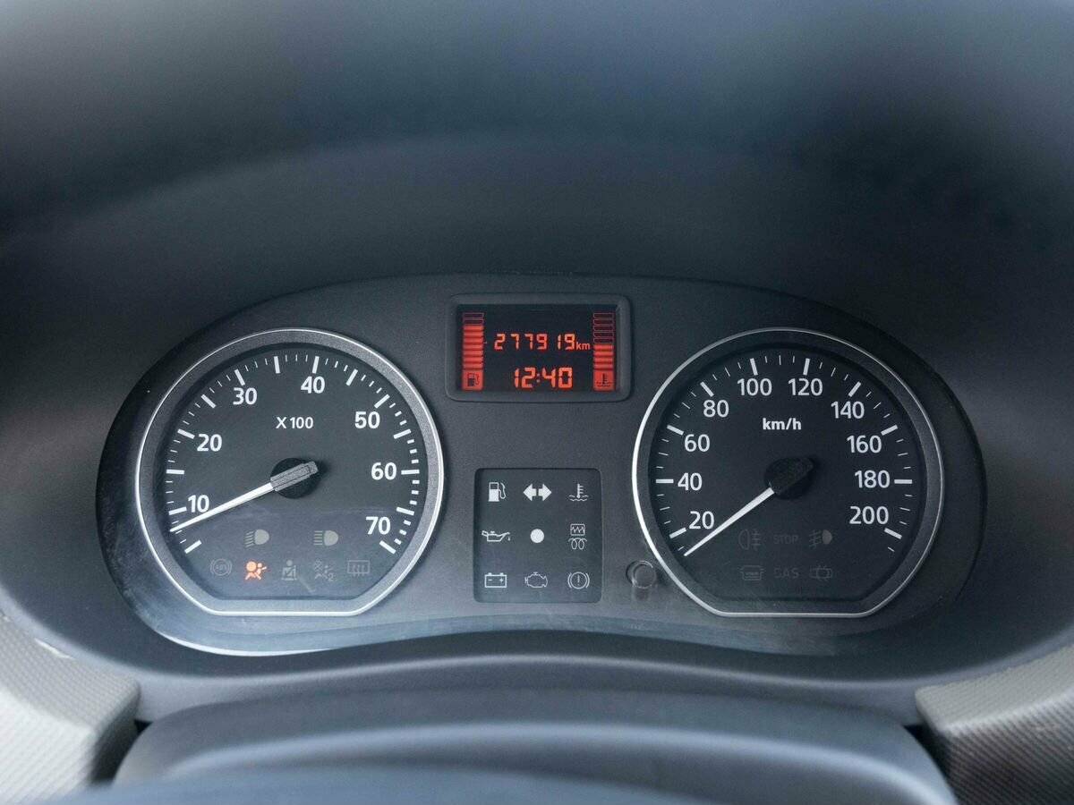 Renault Logan с пробегом — 2010 год. Фото: #15