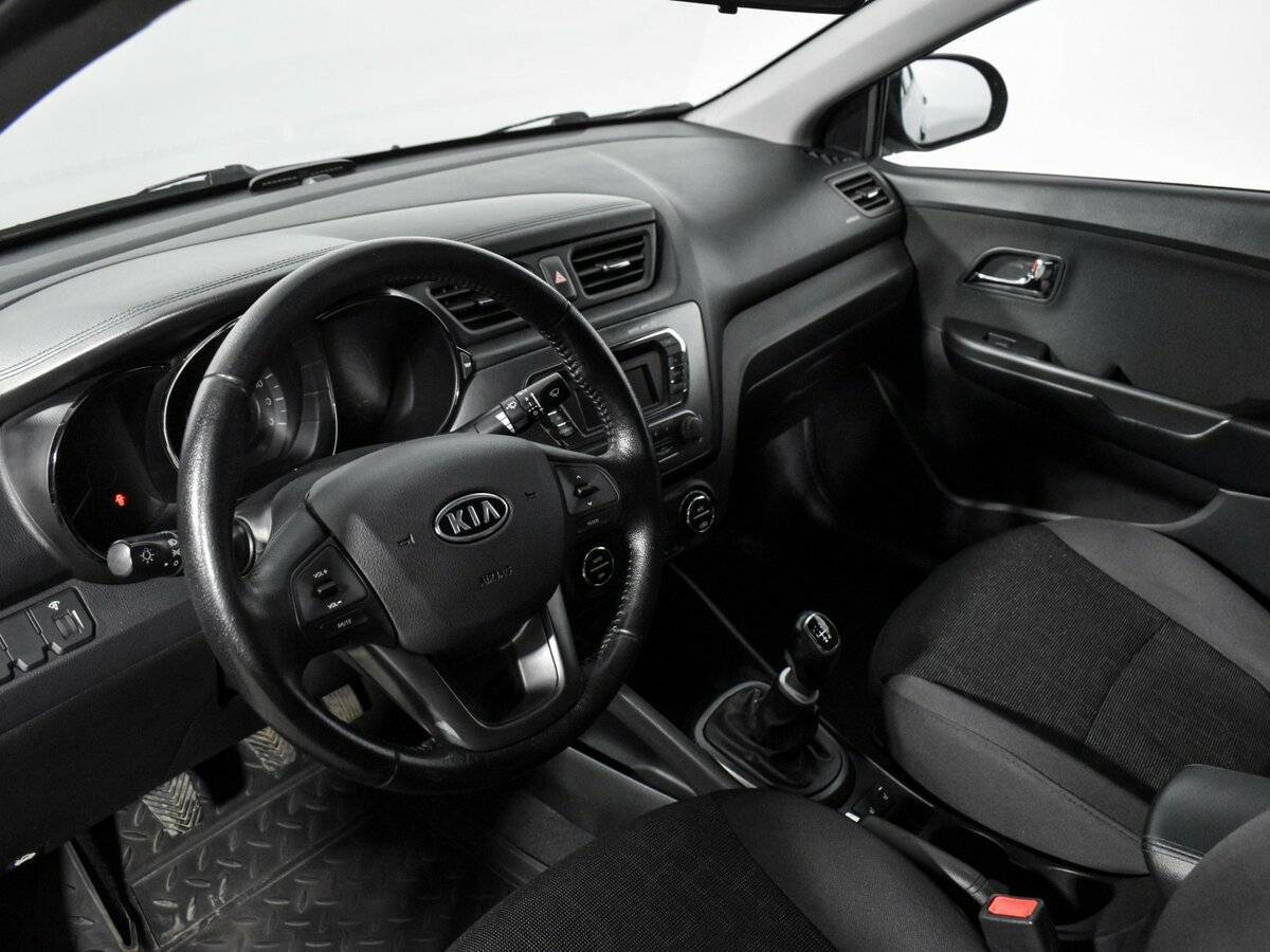 Kia Rio с пробегом — 2011 год. Фото: #8