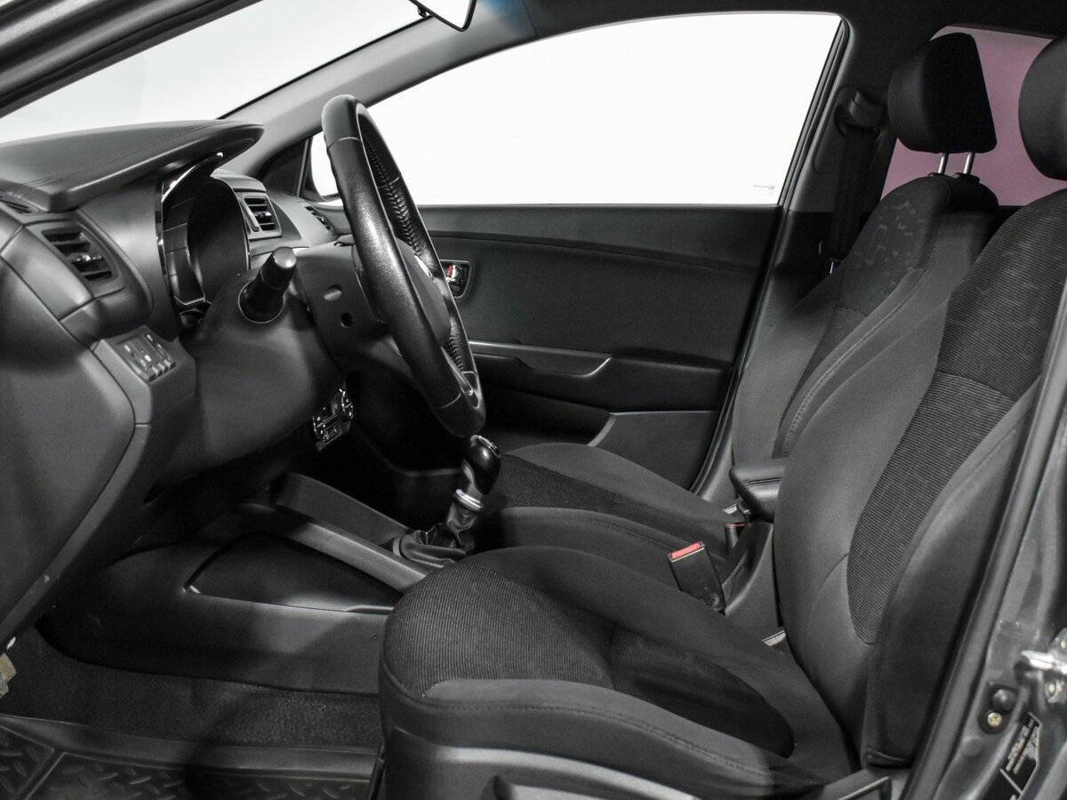 Kia Rio с пробегом — 2011 год. Фото: #9