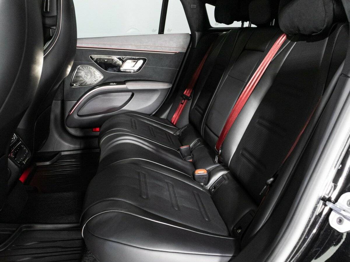 Mercedes-Benz EQS AMG с пробегом — 2022 год. Фото: #9