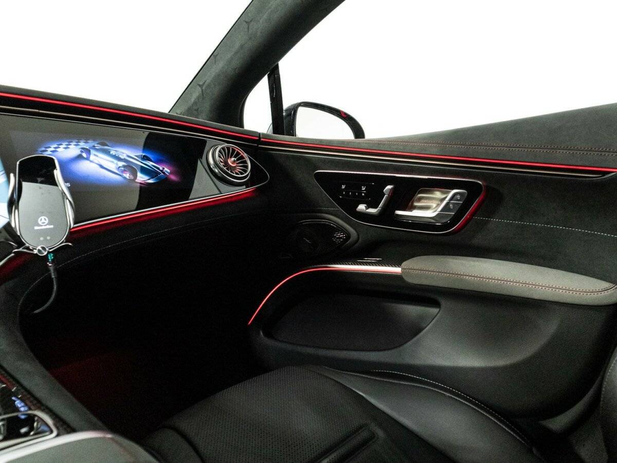 Mercedes-Benz EQS AMG с пробегом — 2022 год. Фото: #17