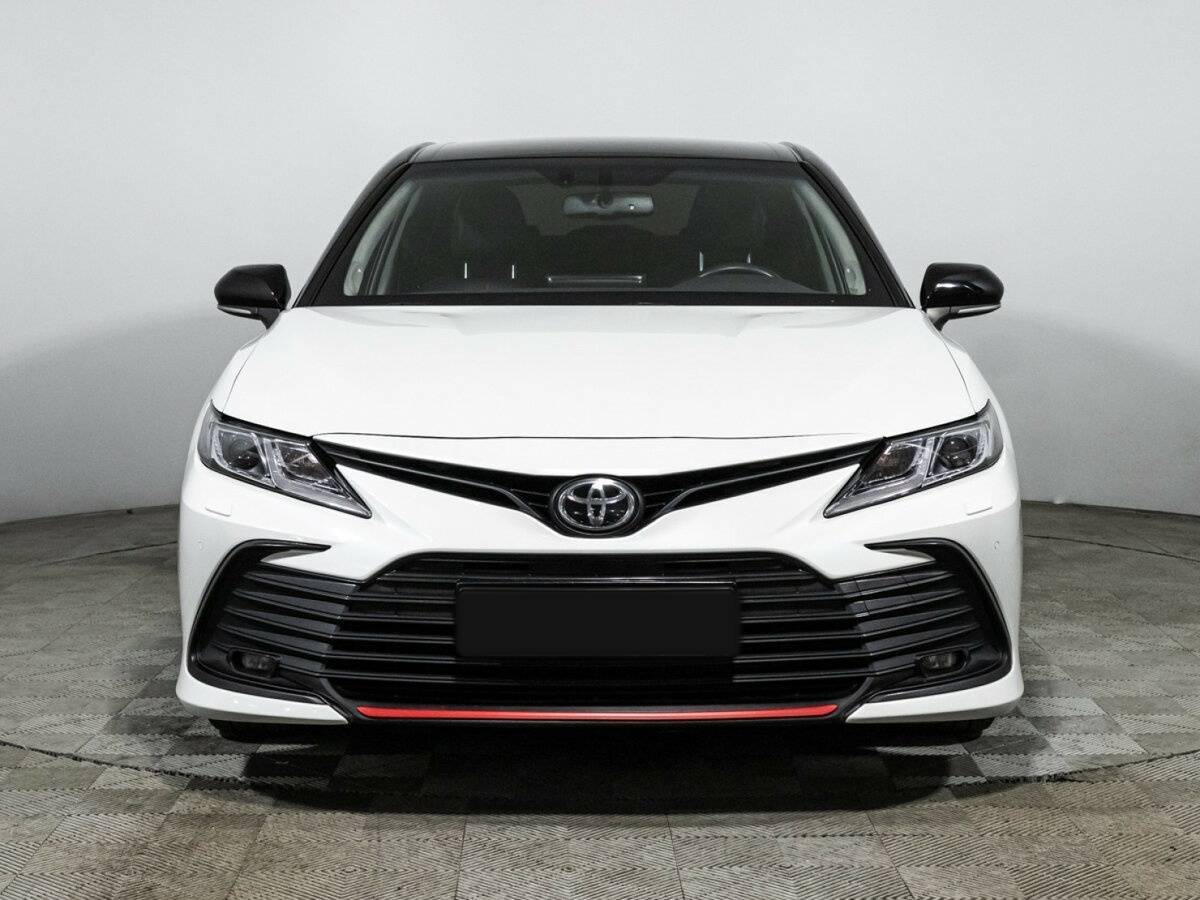 Toyota Camry с пробегом — 2021 год. Фото: #1